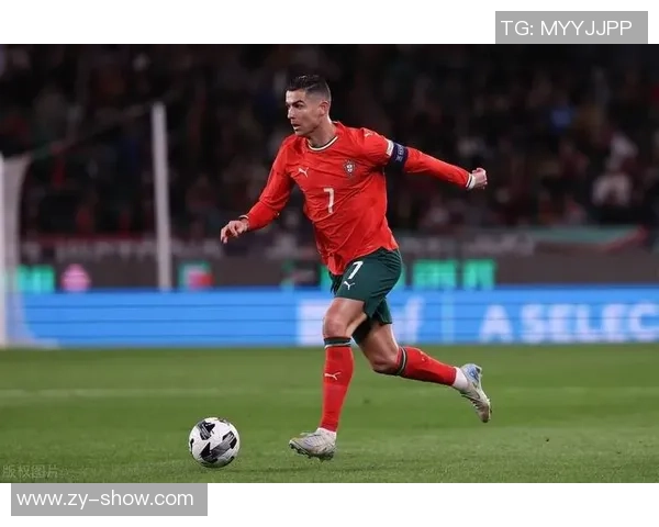 球星情史揭秘:从绿茵场到情感世界,他们的爱情故事与足球生涯如何交织 球星情史揭秘:从绿茵场到情感世界,他们的爱情故事与足球生涯如何交织